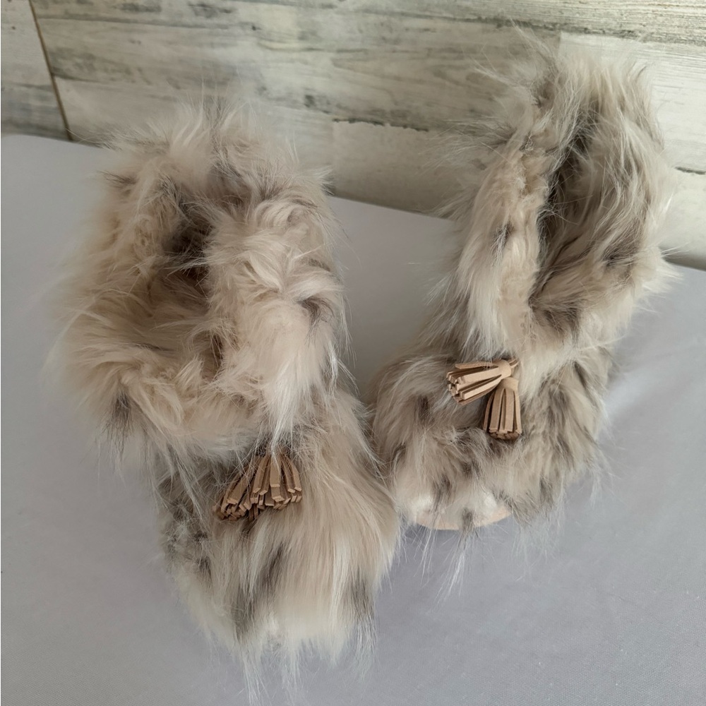 Pottery Barn Teen Winter Fox Tassel Faux Fur Slippers - Size Large (7-8)